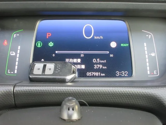 フィット　ｅ：ＨＥＶ　４ＷＤ（ホンダ）の車両写真