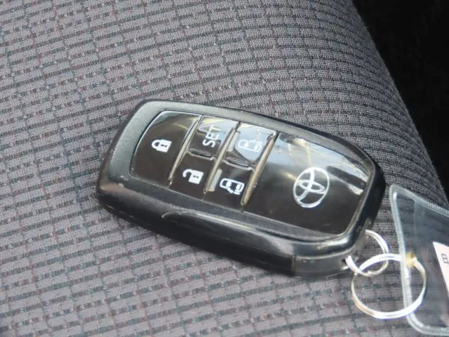 シエンタ　ハイブリッド（トヨタ）の車両写真