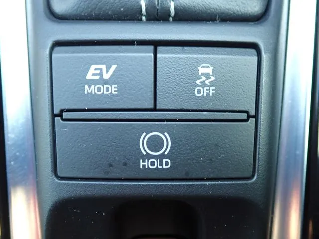 クラウン　セダン　ハイブリッド（トヨタ）の車両写真