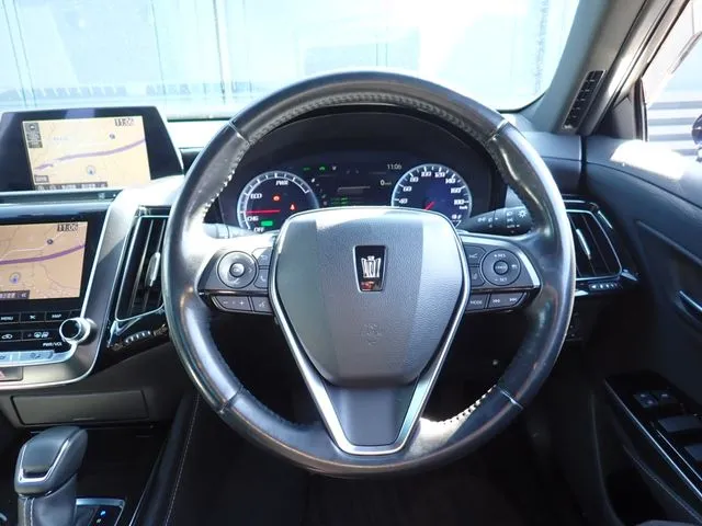 クラウン　セダン　ハイブリッド（トヨタ）の車両写真