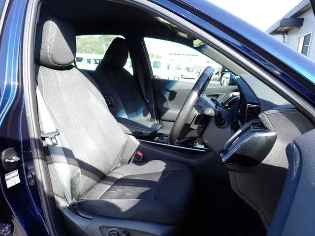 クラウン　セダン　ハイブリッド（トヨタ）の車両写真