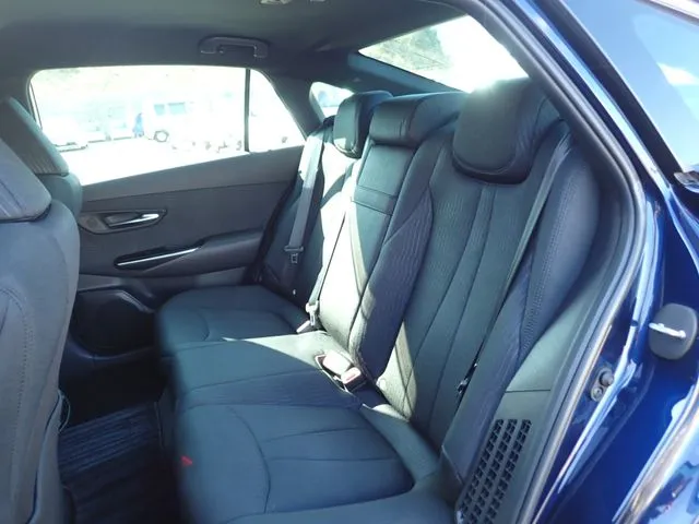 クラウン　セダン　ハイブリッド（トヨタ）の車両写真