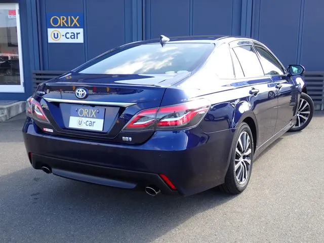 クラウン　セダン　ハイブリッド（トヨタ）の車両写真