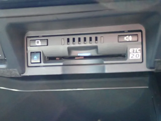 クラウン　セダン　ハイブリッド（トヨタ）の車両写真