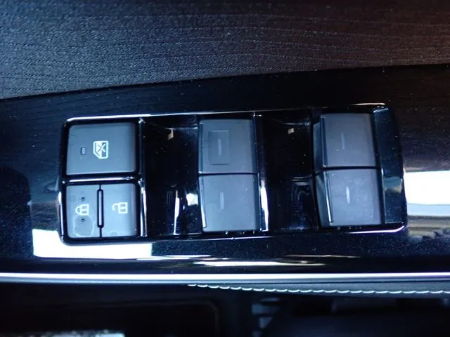 クラウン　セダン　ハイブリッド（トヨタ）の車両写真