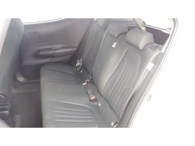 アクア（トヨタ）の車両写真