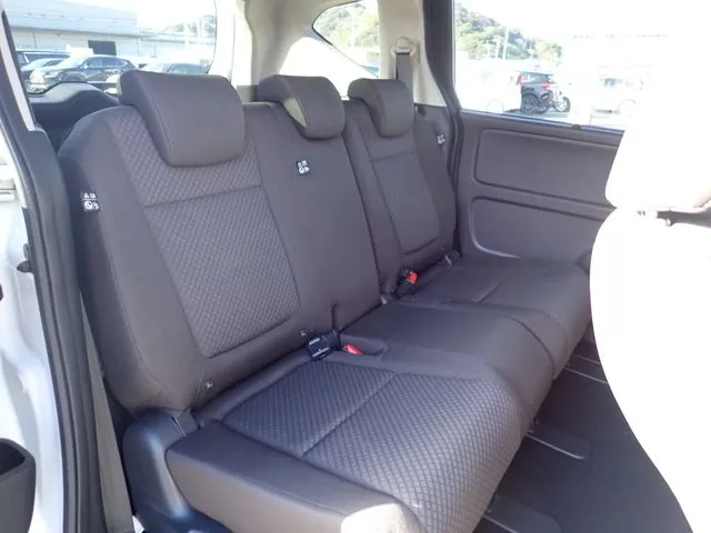 フリードプラス　ハイブリッド（ホンダ）の車両写真