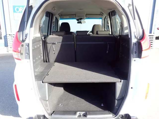 フリードプラス　ハイブリッド（ホンダ）の車両写真