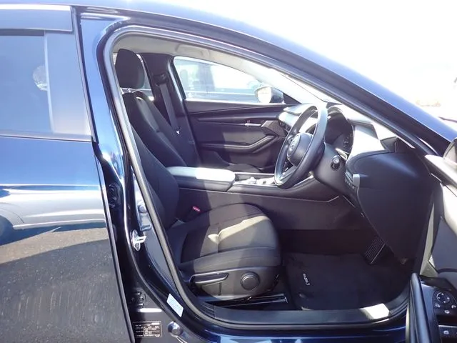 MAZDA3 セダン(マツダ)の車両写真