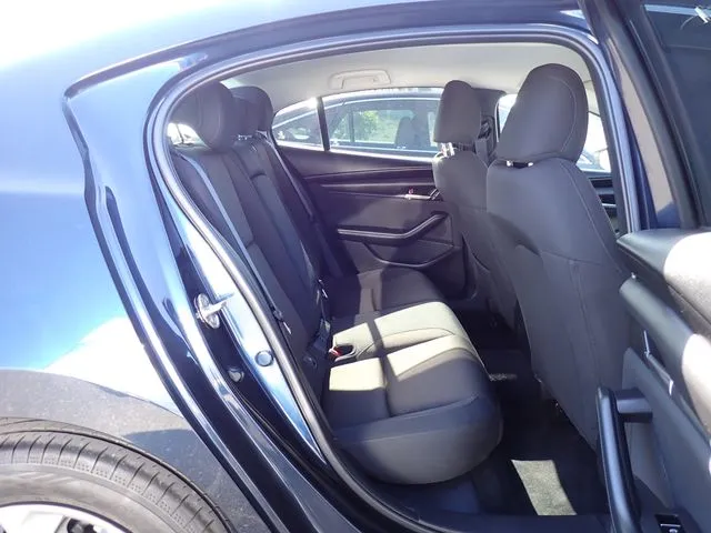 MAZDA3 セダン(マツダ)の車両写真