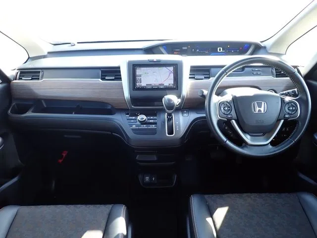 フリードプラス（ホンダ）の車両写真