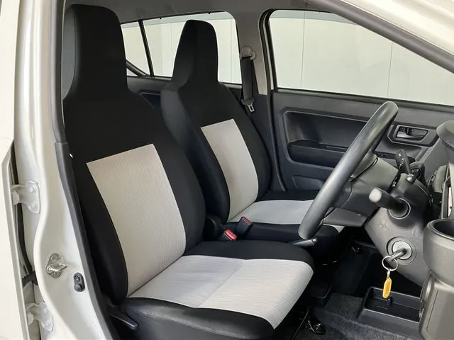 ミラ イース(ダイハツ)の車両写真