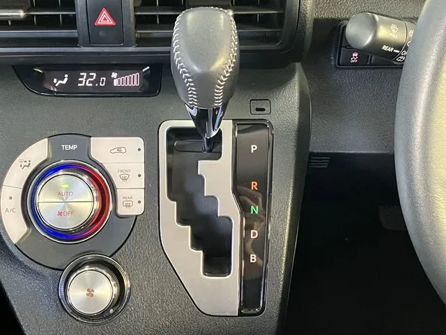 シエンタ　ハイブリッド（トヨタ）の車両写真