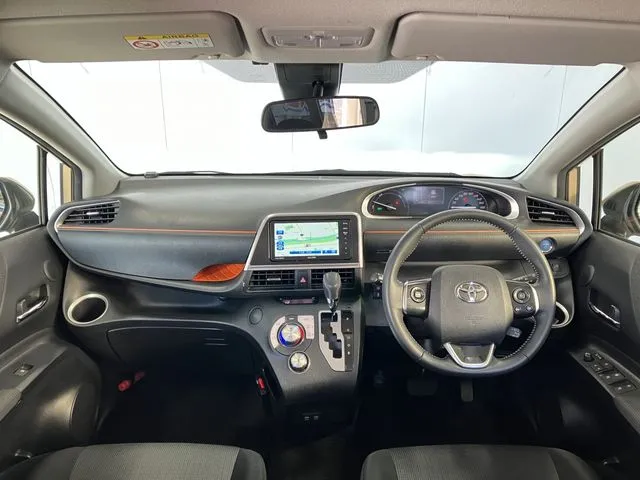 シエンタ　ハイブリッド（トヨタ）の車両写真