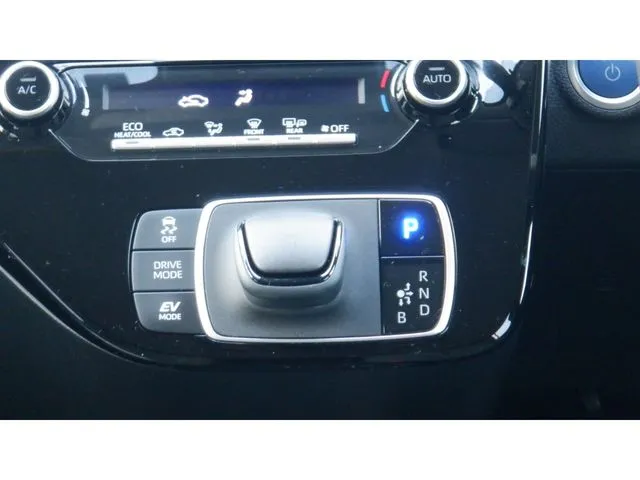 アクア（トヨタ）の車両写真