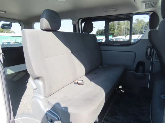 ハイエースバン　２ＷＤ（トヨタ）の車両写真