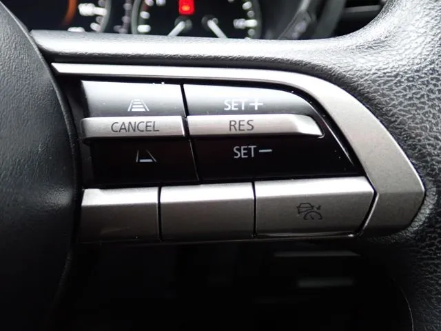 ＭＡＺＤＡ３　セダン（マツダ）の車両写真