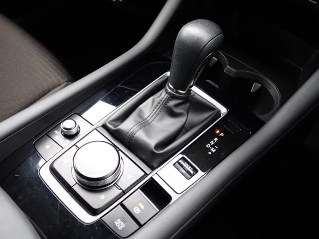 ＭＡＺＤＡ３　セダン（マツダ）の車両写真