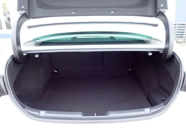 ＭＡＺＤＡ３　セダン（マツダ）の車両写真