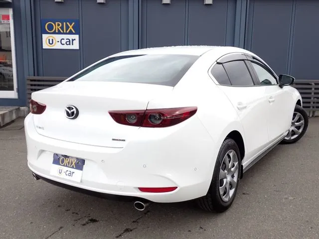ＭＡＺＤＡ３　セダン（マツダ）の車両写真