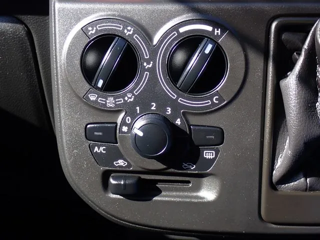 アルト 4WD(スズキ)の車両写真