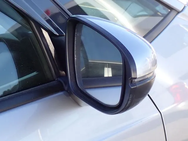 フィット　ｅ：ＨＥＶ（ホンダ）の車両写真