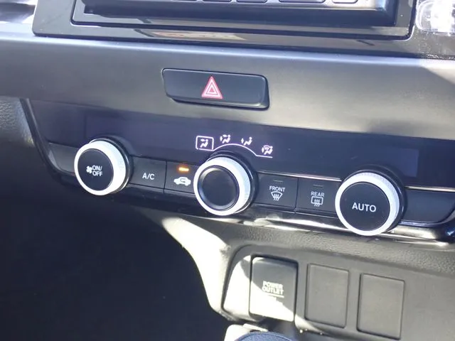 フィット　ｅ：ＨＥＶ（ホンダ）の車両写真