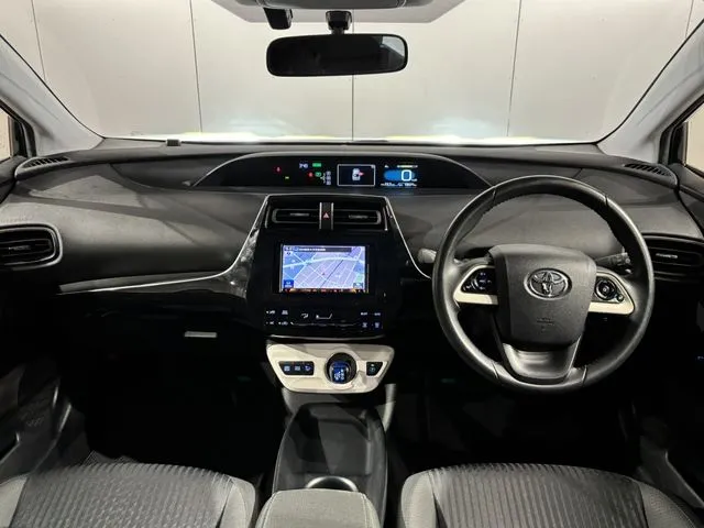プリウス（トヨタ）の車両写真