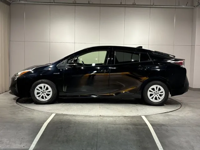 プリウス（トヨタ）の車両写真