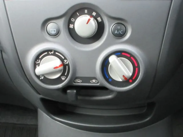 ノート　４ＷＤ（ニッサン）の車両写真