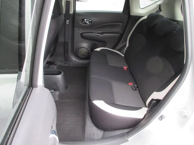 ノート　４ＷＤ（ニッサン）の車両写真