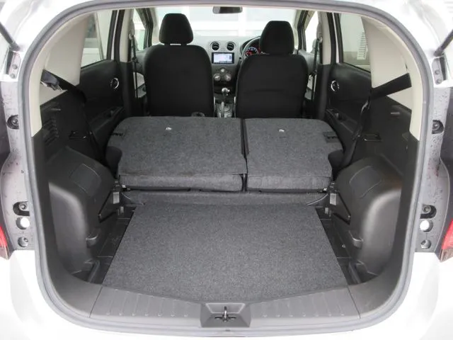 ノート　４ＷＤ（ニッサン）の車両写真