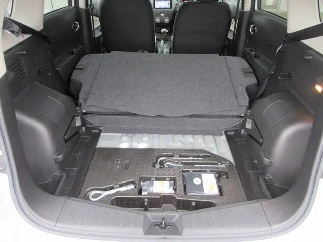 ノート　４ＷＤ（ニッサン）の車両写真