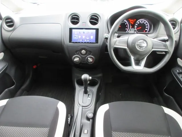 ノート　４ＷＤ（ニッサン）の車両写真