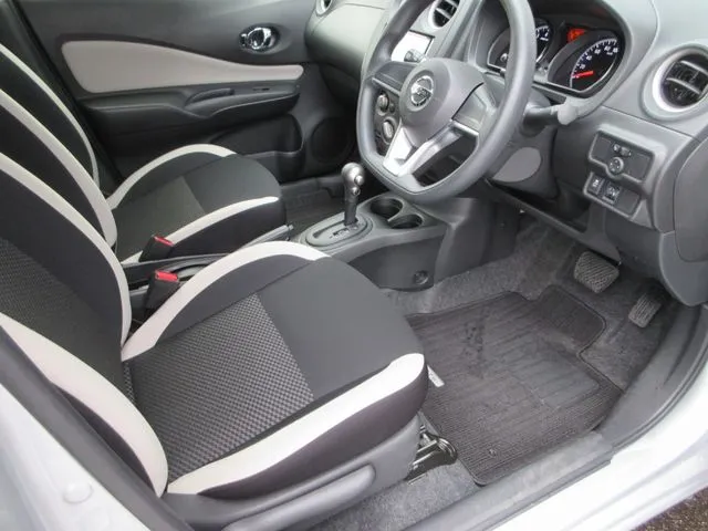 ノート　４ＷＤ（ニッサン）の車両写真