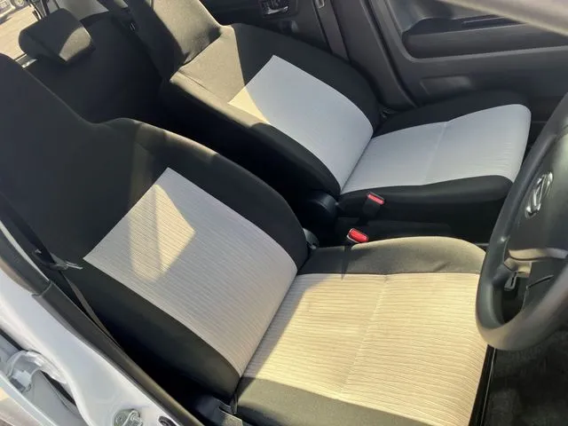 ミラ　イース　４ＷＤ（ダイハツ）の車両写真