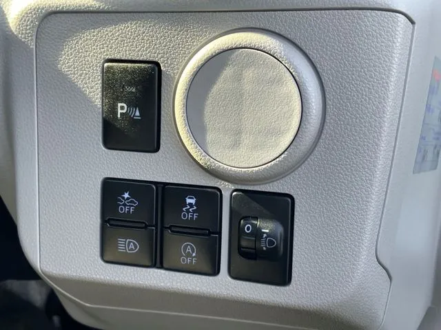 ミラ　イース　４ＷＤ（ダイハツ）の車両写真