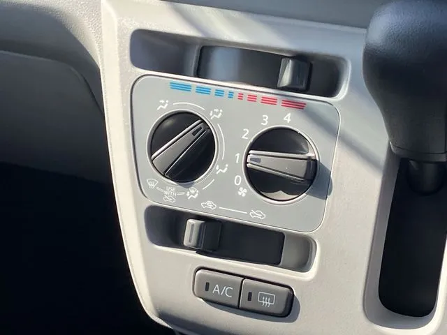 ミラ　イース　４ＷＤ（ダイハツ）の車両写真