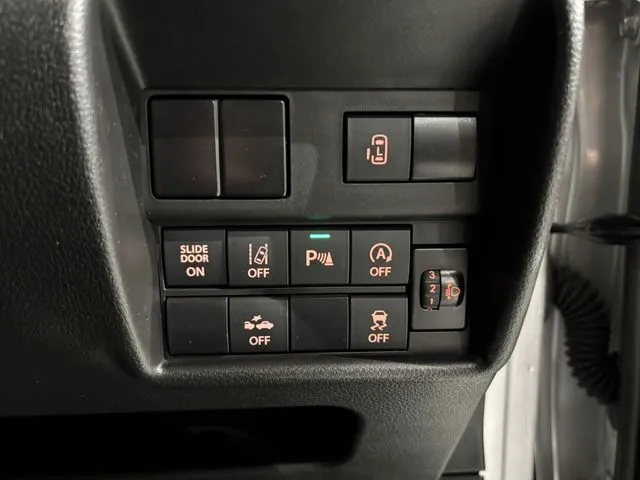 デリカ　Ｄ：２　２ＷＤ（ミツビシ）の車両写真