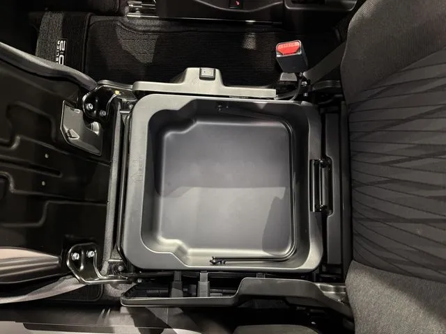 デリカ　Ｄ：２　２ＷＤ（ミツビシ）の車両写真