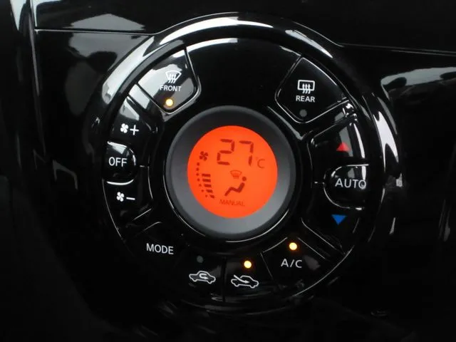 ノート　４ＷＤ（ニッサン）の車両写真