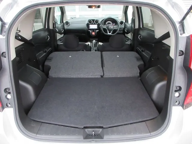 ノート　４ＷＤ（ニッサン）の車両写真