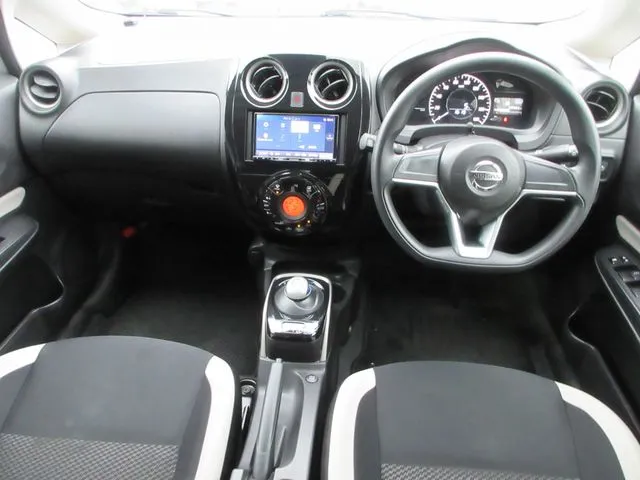 ノート　４ＷＤ（ニッサン）の車両写真