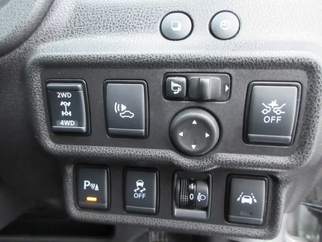 ノート　４ＷＤ（ニッサン）の車両写真