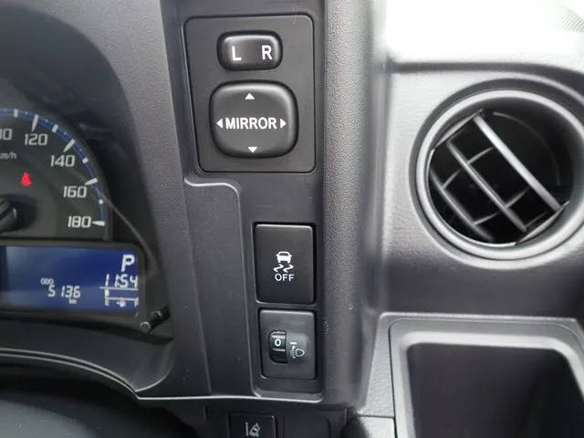 プロボックスバン　ハイブリッド（トヨタ）の車両写真