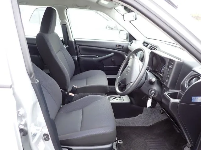 プロボックスバン　ハイブリッド（トヨタ）の車両写真