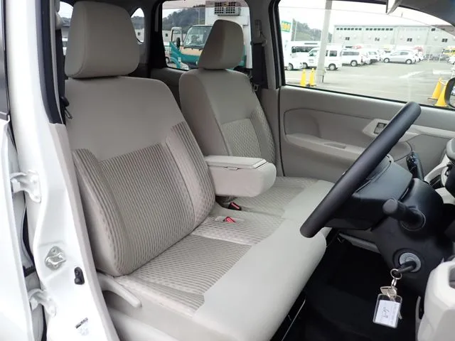 ムーヴ（ダイハツ）の車両写真