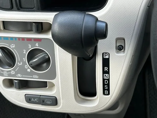 ムーヴ（ダイハツ）の車両写真