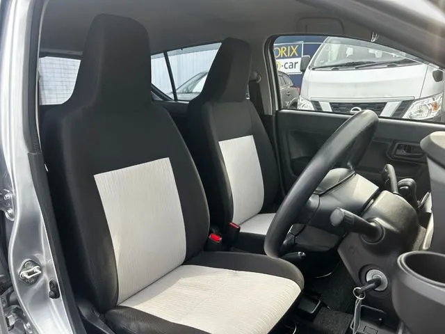 ミラ　イース（ダイハツ）の車両写真