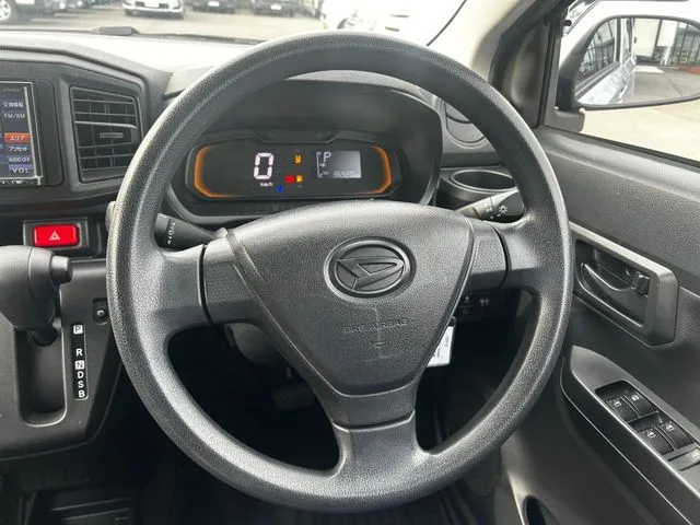 ミラ　イース（ダイハツ）の車両写真